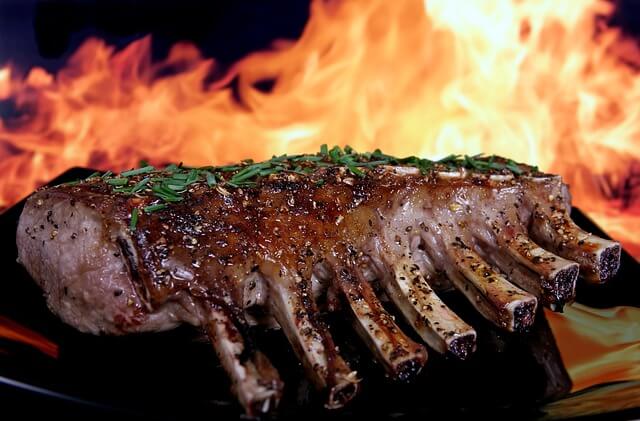 Bistecca al fuoco: un alimento ricco di grassi saturi